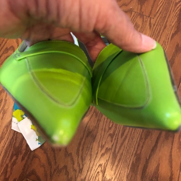 💚Gorgeous Green Italian Leather Kitten Heels! 😍 - Picture 5 of 8